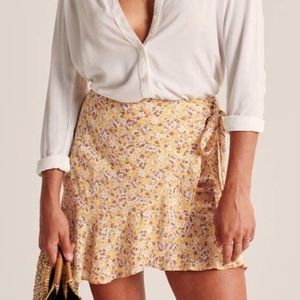 A&F NWT yellow floral ruffle skirt wrap mini small